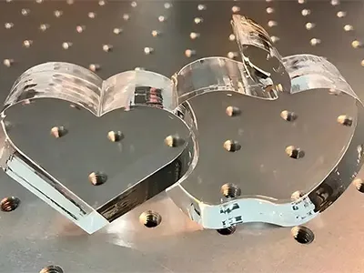Лазерная резка акриловых изделий